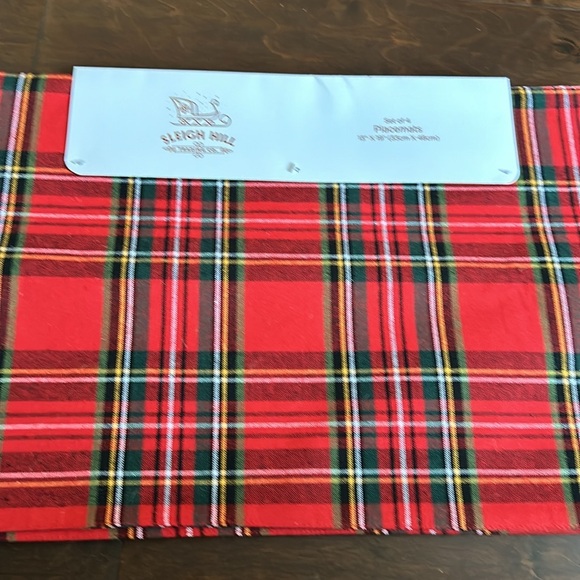 Sleigh Hill Set Of 4 Christmas Tartan Plaid Placemats New - Picture 2 of 2